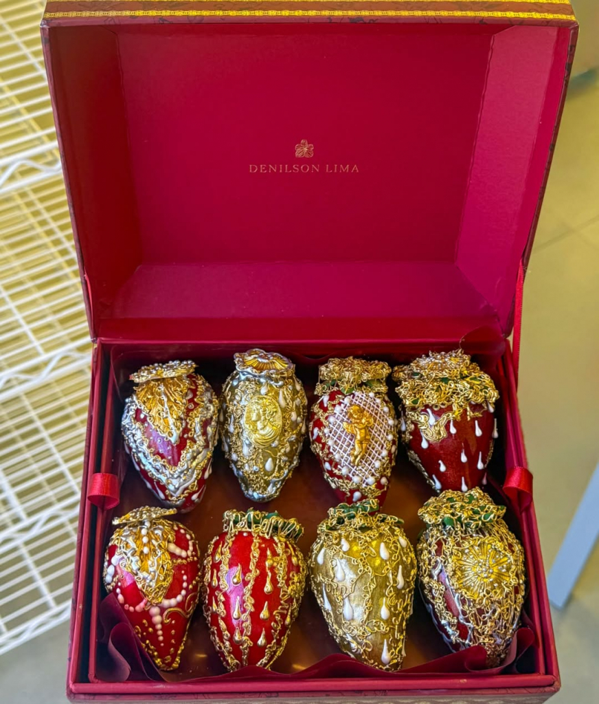 Uma Joia Em Forma De Doce. 🍓✨cada Detalhe Dessa Caixa Foi Pensado Para Adoçar Momentos únicos E