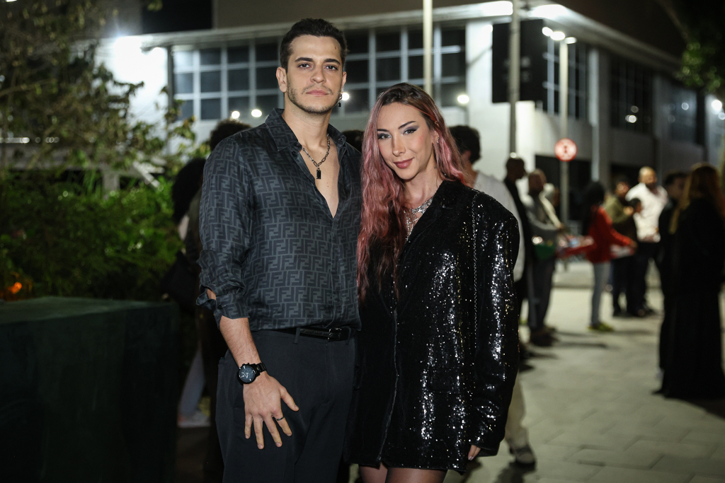 Victor Lamoglia E Namorada