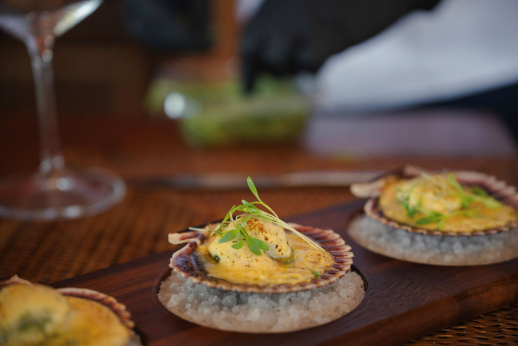 Vieras Gratinadas No Sabayon E Azeite De Ervas. Créditos Xico Sandro