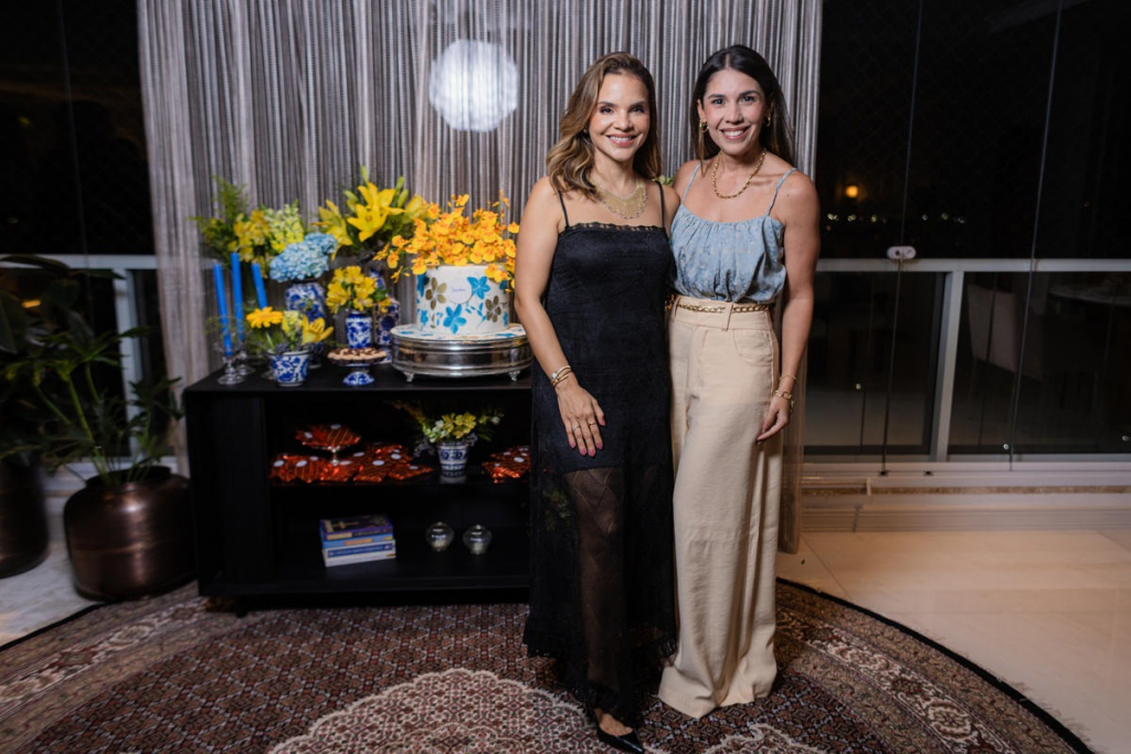 Viviane Martins E Tarcya Dantas