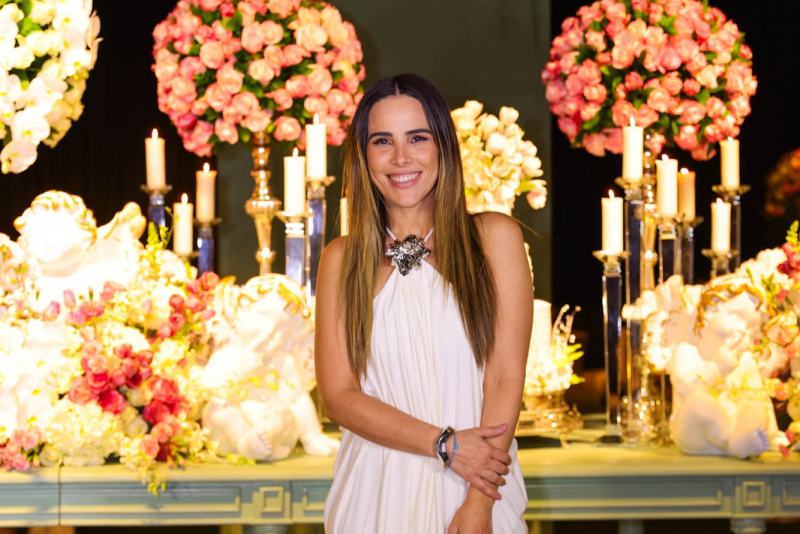 celebração divina - Clara, filha de Zezé Di Camargo e Graciele Lacerda, é batizada em cerimônia sofisticada em São Paulo