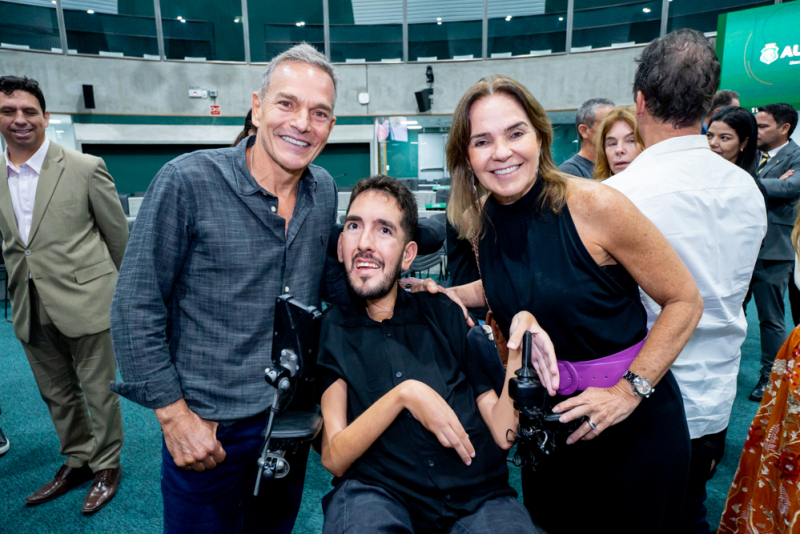 Ícone Esportivo - Assembleia Legislativa homenageia Galvão Bueno com título de Cidadão Cearense