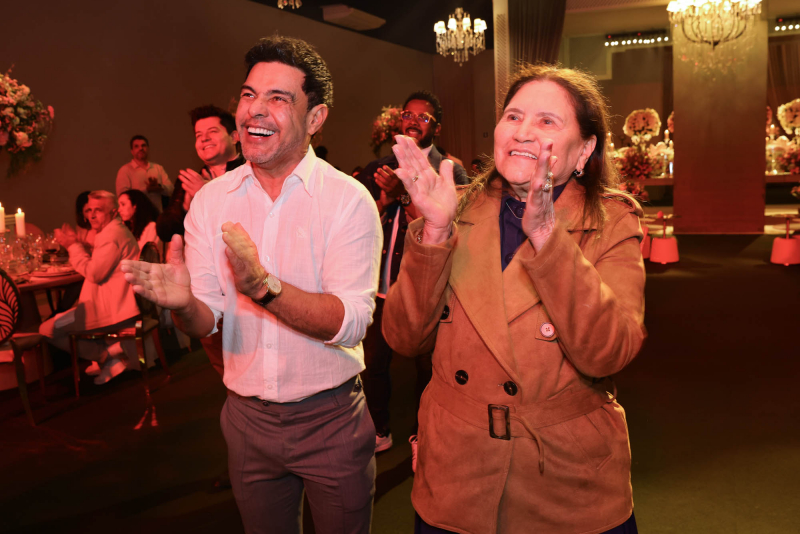 celebração divina - Clara, filha de Zezé Di Camargo e Graciele Lacerda, é batizada em cerimônia sofisticada em São Paulo