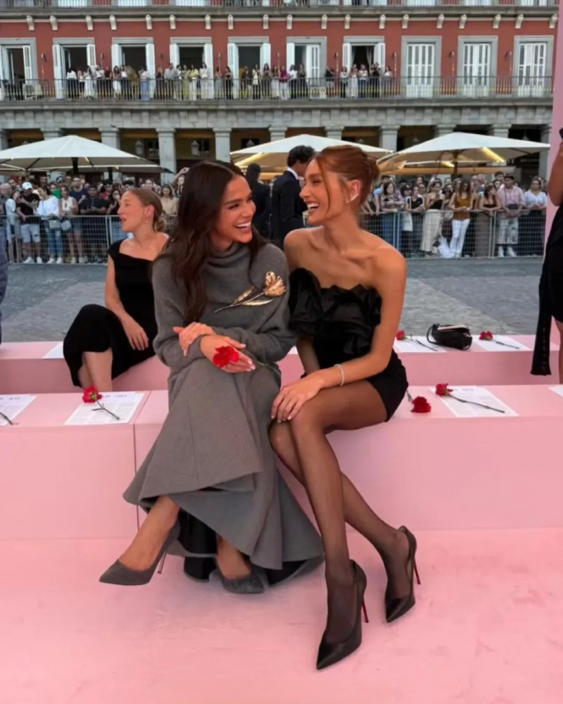 ✨️ Bruna Marquezine, De 30 Anos, E Sasha Meneghel, De 27, Foram Destaques No Desfile Da Grife C (3)