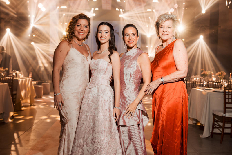 Sessão Début - Tais Rolim Barros Leal festeja seus 15 anos em noite especial no L’Ô 142