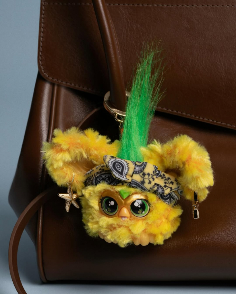 A @schutzoficial Acaba De Anunciar Uma Parceria Inusitada E Nostálgica O Furby, ícone Dos Anos (1)