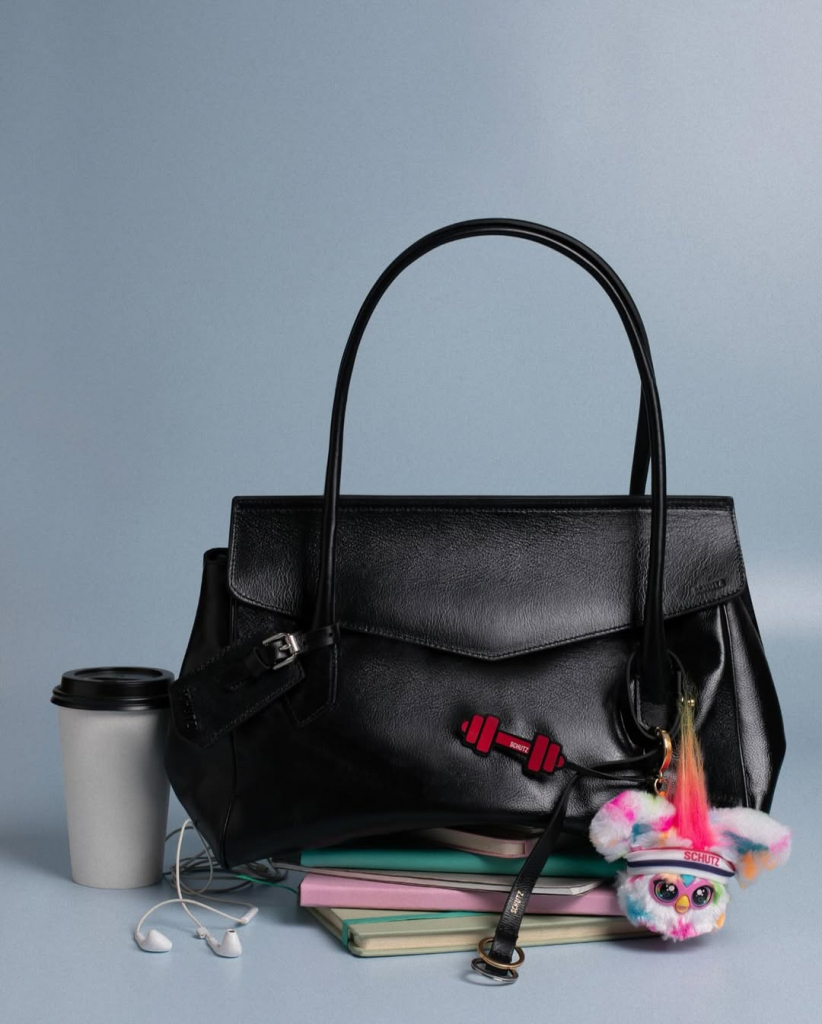 A @schutzoficial Acaba De Anunciar Uma Parceria Inusitada E Nostálgica O Furby, ícone Dos Anos (2)