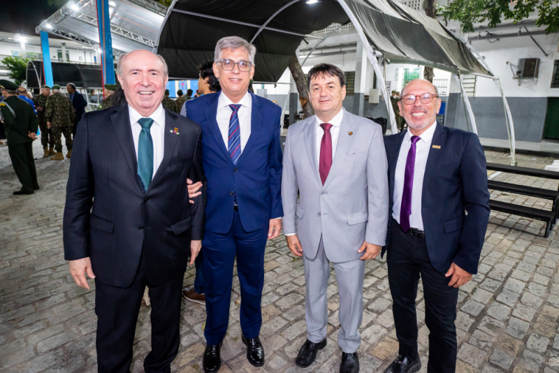 Transição solene - General Ivon Barreto Leão toma posse como comandante da 10ª Região Militar em Fortaleza