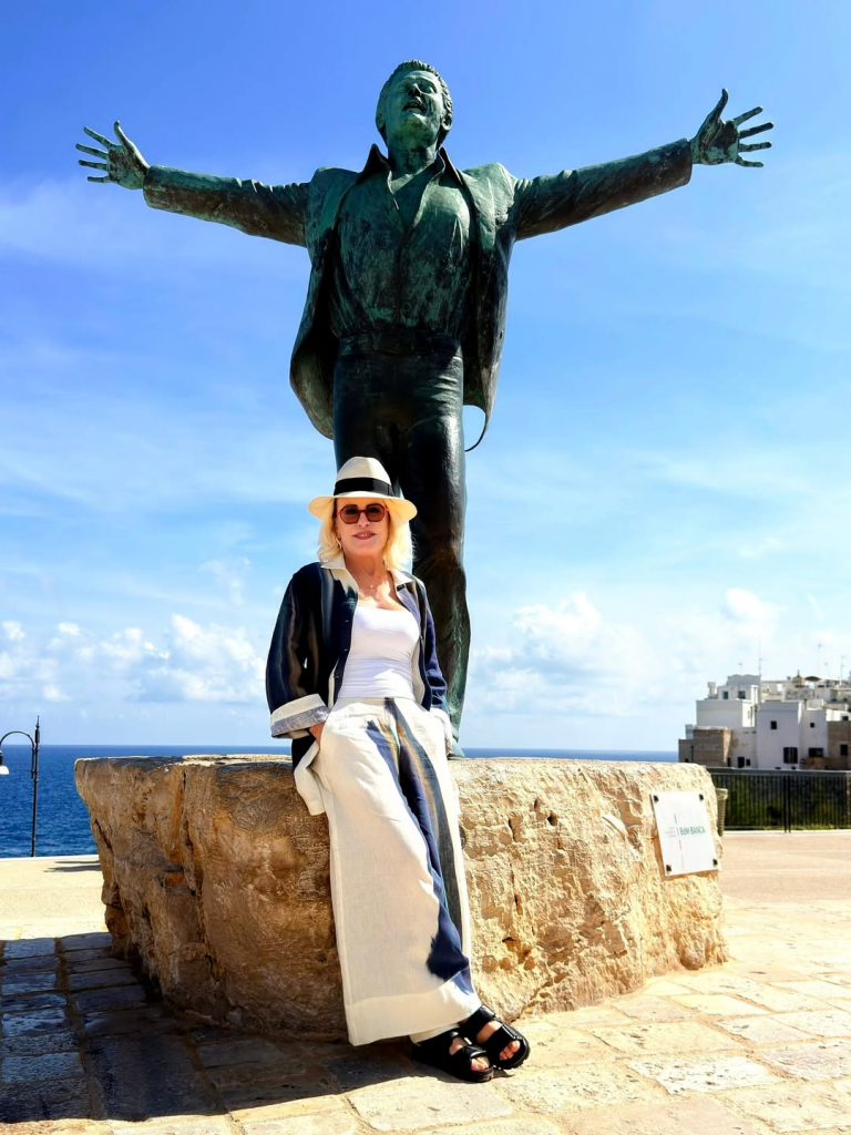 Aqui Em Polignano A Mare O Sol Parece Que Brilha Diferente… O Clima Abraça A Gente Mesmo. E Olha (6)