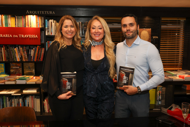 Estreia literária - Christiane Monnerat lança livro em noite concorrida na Livraria da Travessa, no Rio de Janeiro