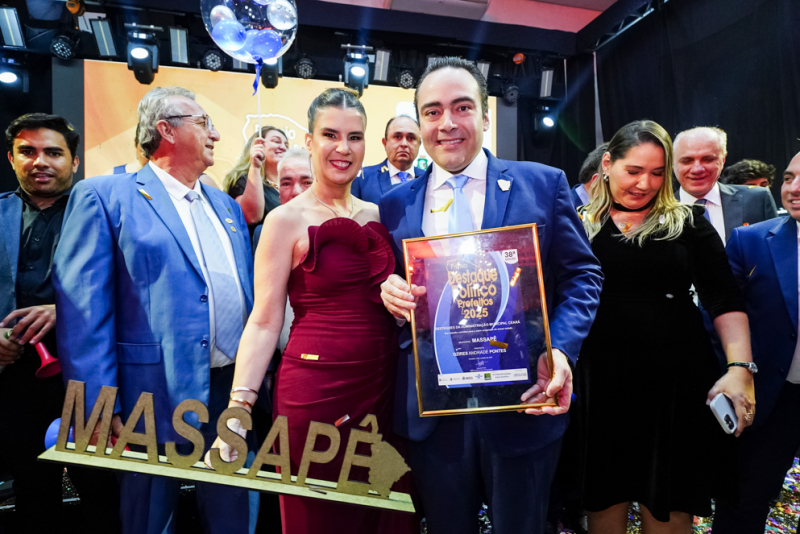 Melhores prefeitos do CE - Prefeitos de 41 municípios cearenses são homenageados no Prêmio Destaque Político 2025