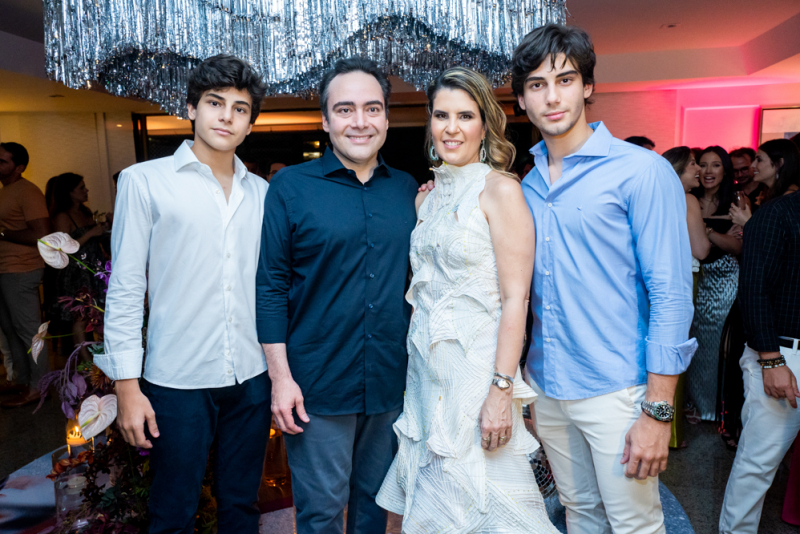 Sessão parabéns - Bia Pontes comemora nova idade em noite de festa em seu endereço no Meireles