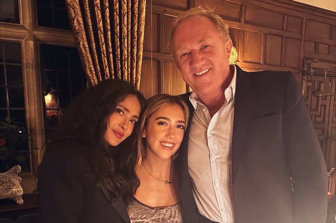 Salma Hayek e François-Henri Pinault comemoram os 18 anos da filha Valentina em castelo inglês