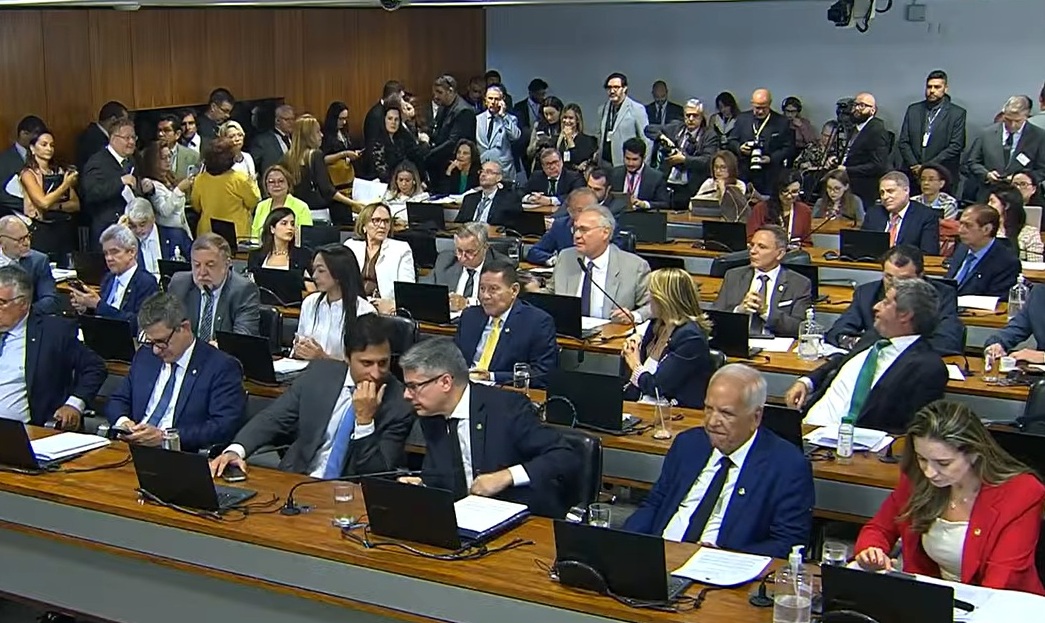 Em meio à polêmica, PEC da Blindagem começa a ser discutida pela CCJ do Senado