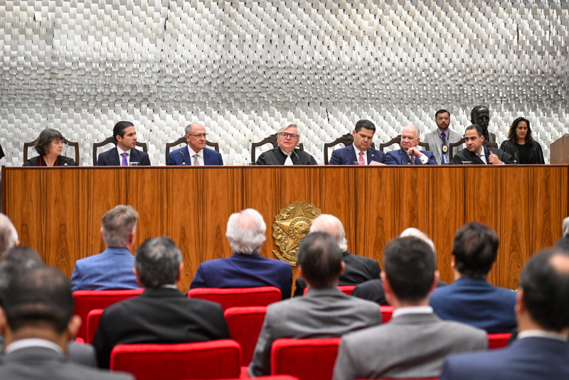 Posse no STJ - Nomes de peso da política e do judiciário prestigiam novos ministros Marluce Caldas e Carlos Brandão