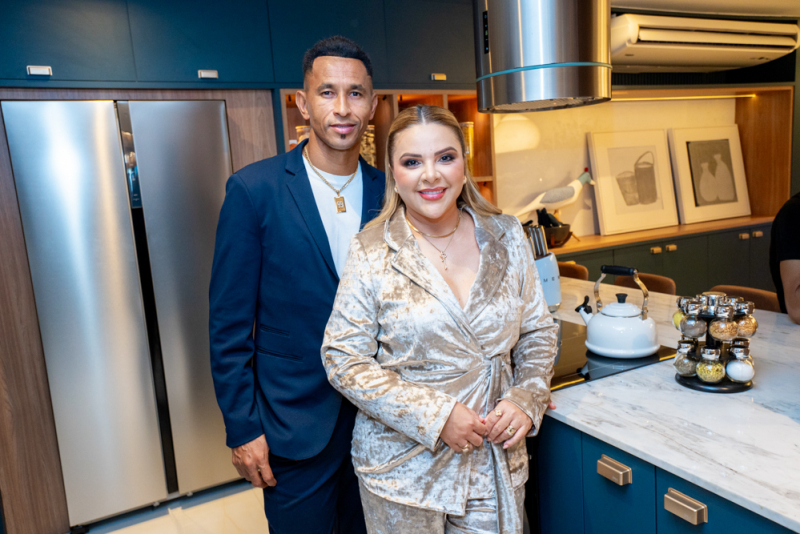 Mobiliário autoral - Jogador Ciel e Rutilene Moura inauguram a Casa Rutti, showroom de móveis planejados em Fortaleza