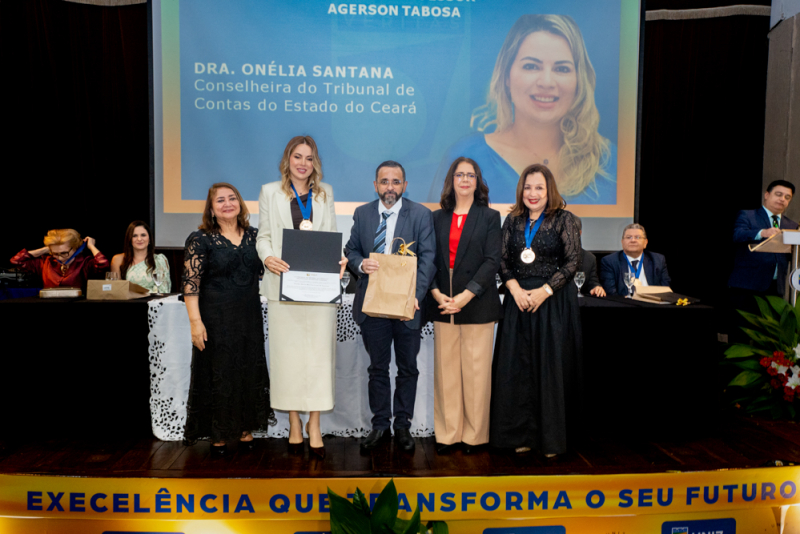 Honraria e prestígio - UNI7 homenageia personalidades do Direito e da gestão pública com a Medalha Agerson Tabosa