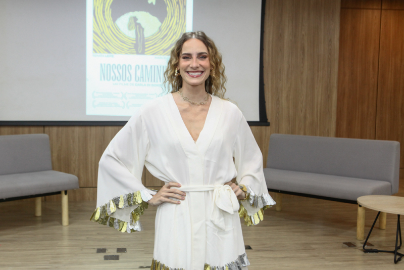 Noite de cinema - Cineasta Carla Di Bonito reúne convidados para encontro cultural em torno do filme “Nossos Caminhos”
