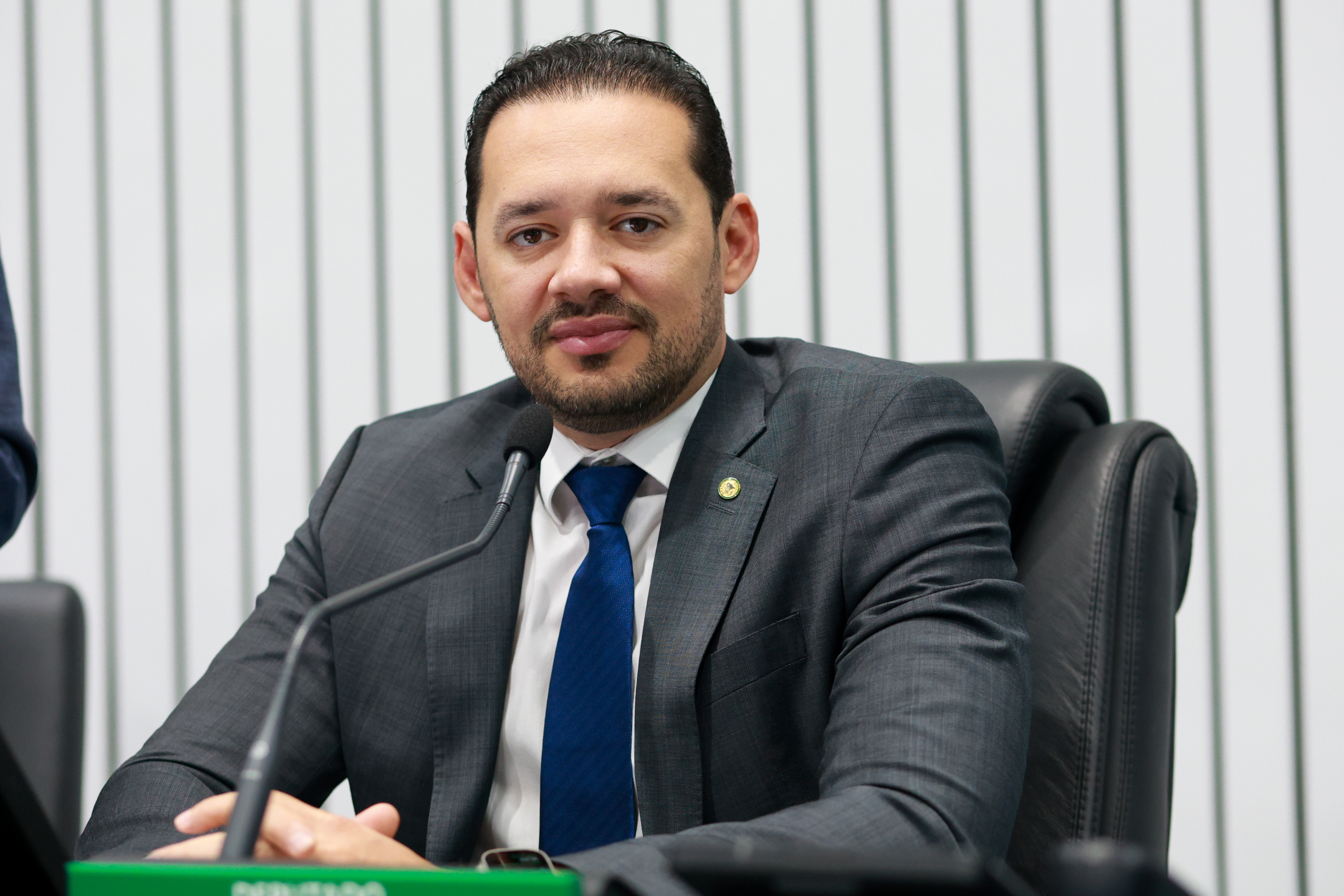 Deputado Danniel Oliveira propõe programa para democratizar acesso ao hidrogênio verde e energias renováveis