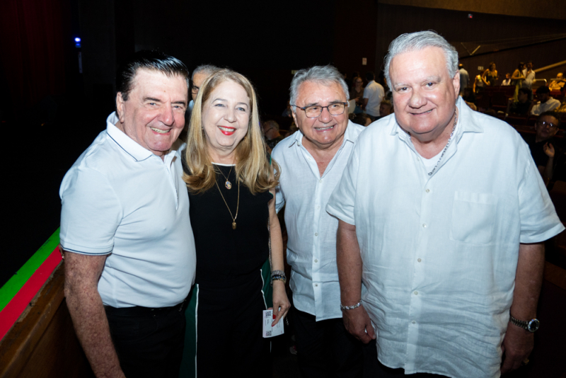 Sanfona e poesia - Aniversário de Waldonys é comemorado no palco do Teatro RioMar Fortaleza com o show “O Cantador de Histórias”