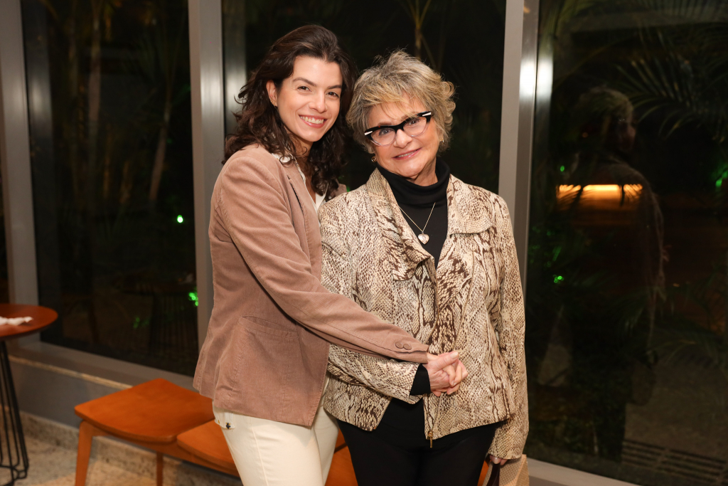 Fafy Siqueira E Esposa