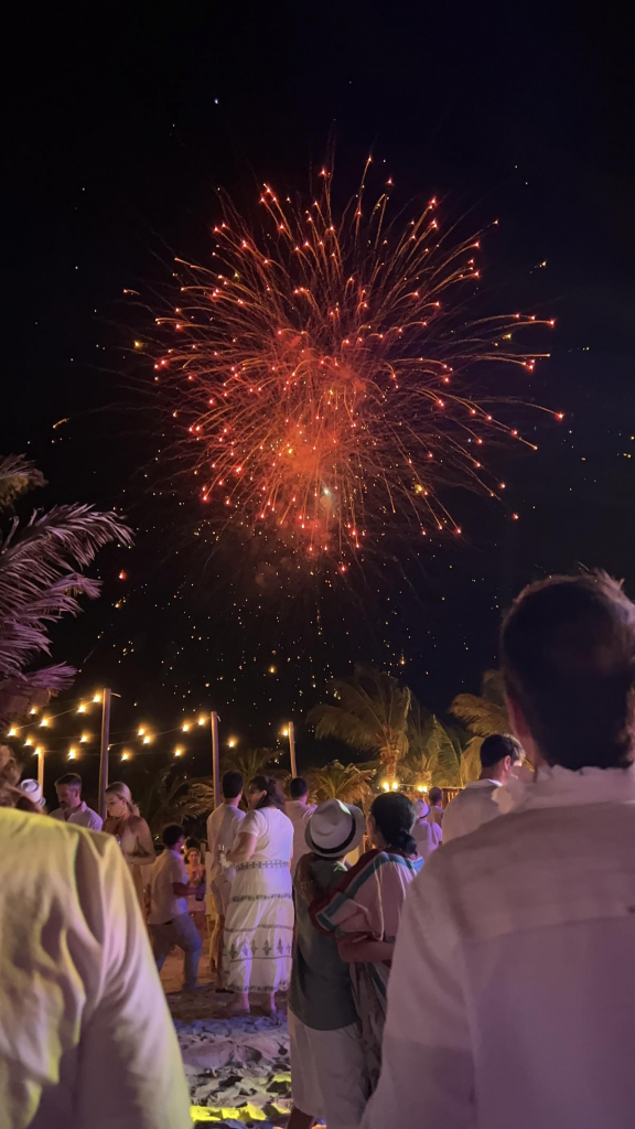 Fogos E Muita Música Marcam O Reveillon Pé Na Areia Do Jaguaríndia Village