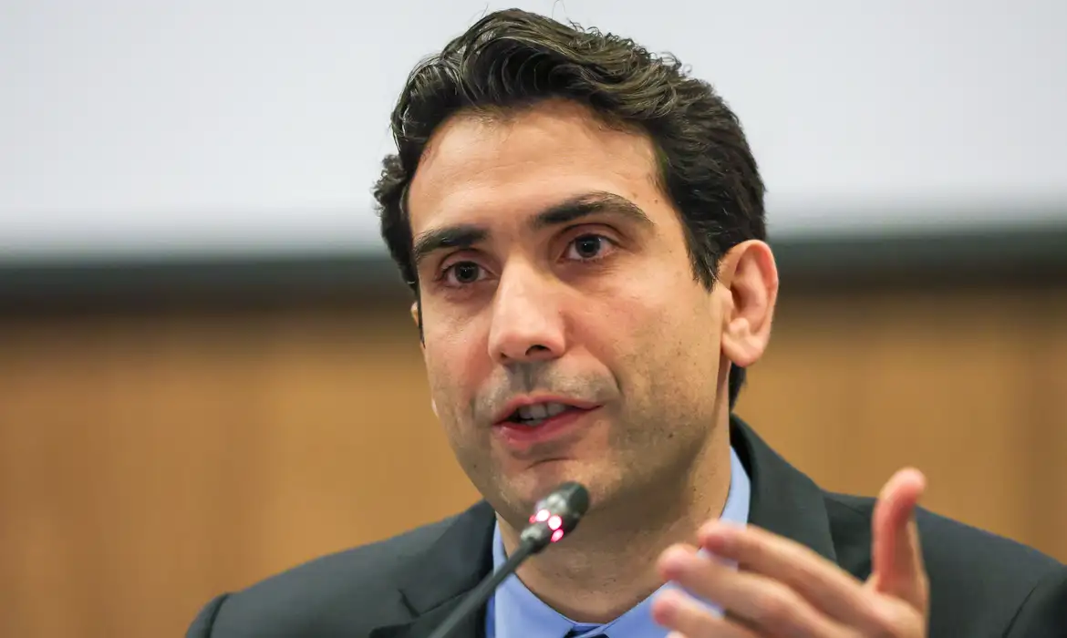 Galípolo diz que mercado de trabalho é o mais exuberante em 3 décadas Galípolo diz que mercado de trabalho é o mais exuberante em 3 décadas