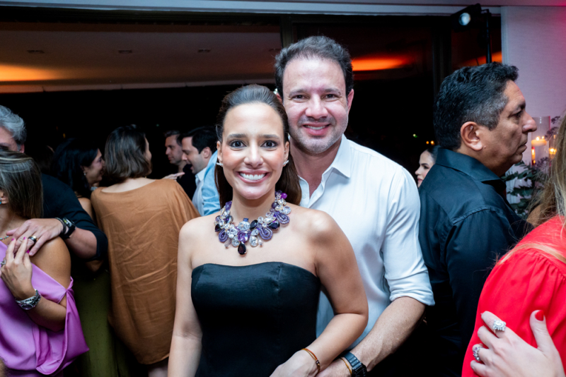 Sessão parabéns - Bia Pontes comemora nova idade em noite de festa em seu endereço no Meireles