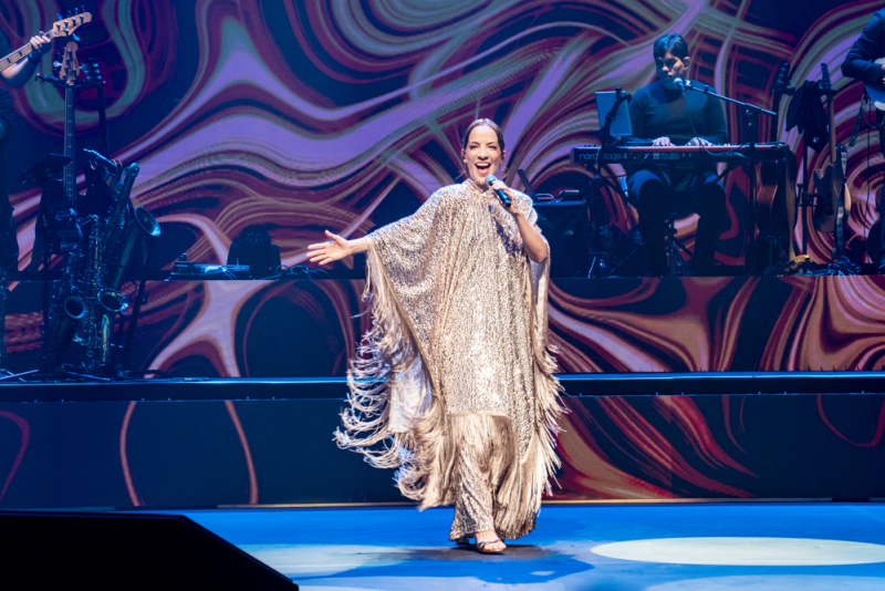 Mulheres do Brasil - Giovana Bezerra revive grandes vozes da MPB no palco do Teatro RioMar Fortaleza
