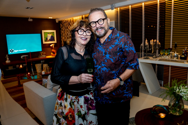 Temporada em Fortaleza - Cristiano e Danielle Peixoto promovem jantar intimista em torno de David Moura do Carmo