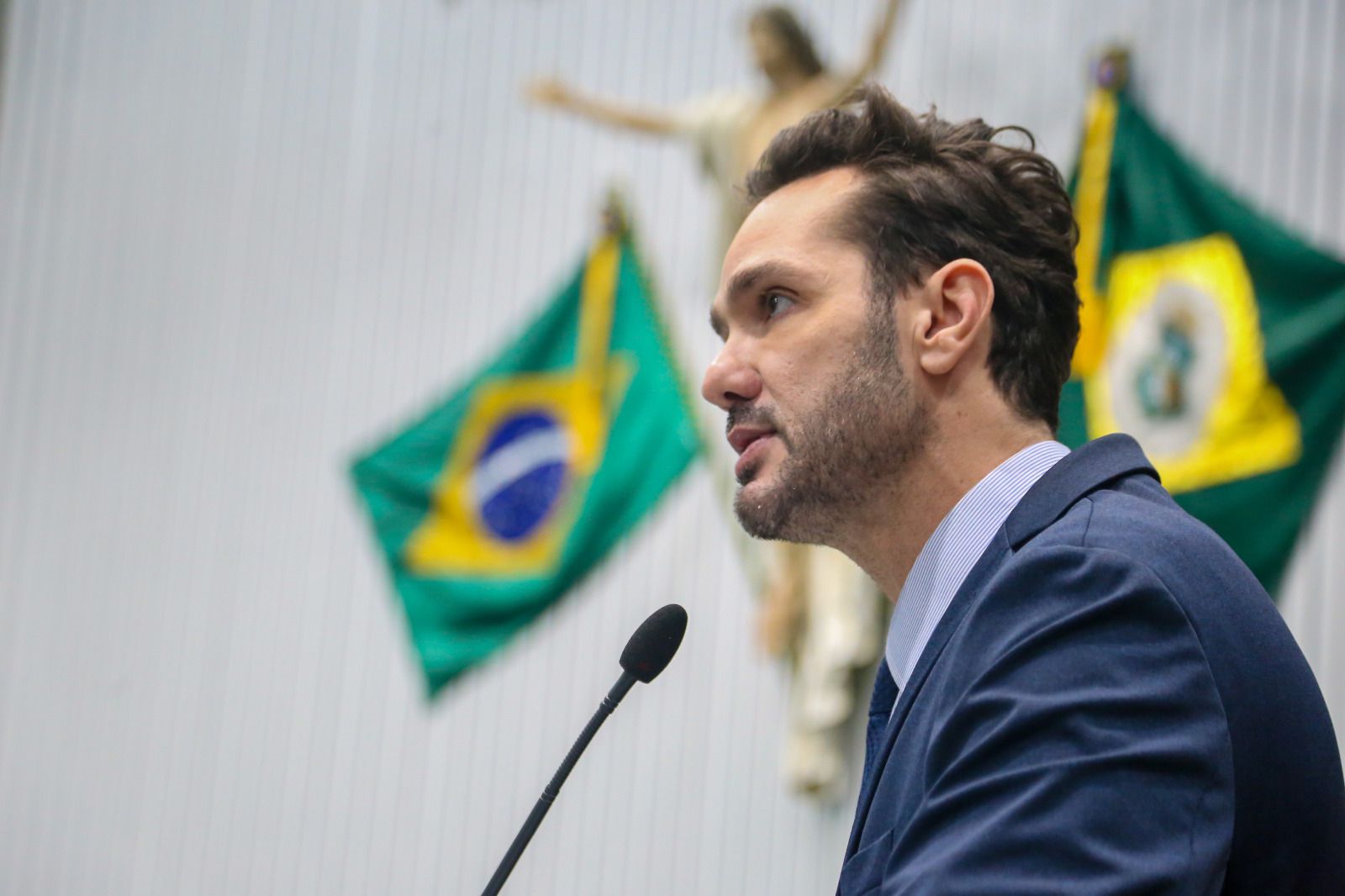 Na Alece, Guilherme Bismarck defende medidas contra erosão costeira