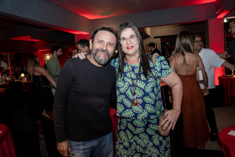 Noite exclusiva - Charutaria El Club Privado festeja cinco anos com pocket show de Edmilson Filho no Iate Clube de Fortaleza