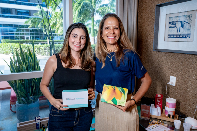 Arte do sorriso - Nathália da Escóssia comanda evento Essência Invisível na Clínica Jório Conceito