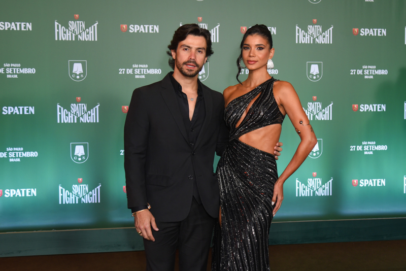 Plateia Vip - Celebridades desfilam elegância na entrada do Spaten Fight Night em São Paulo