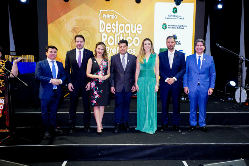 Melhores prefeitos do CE - Prefeitos de 41 municípios cearenses são homenageados no Prêmio Destaque Político 2025