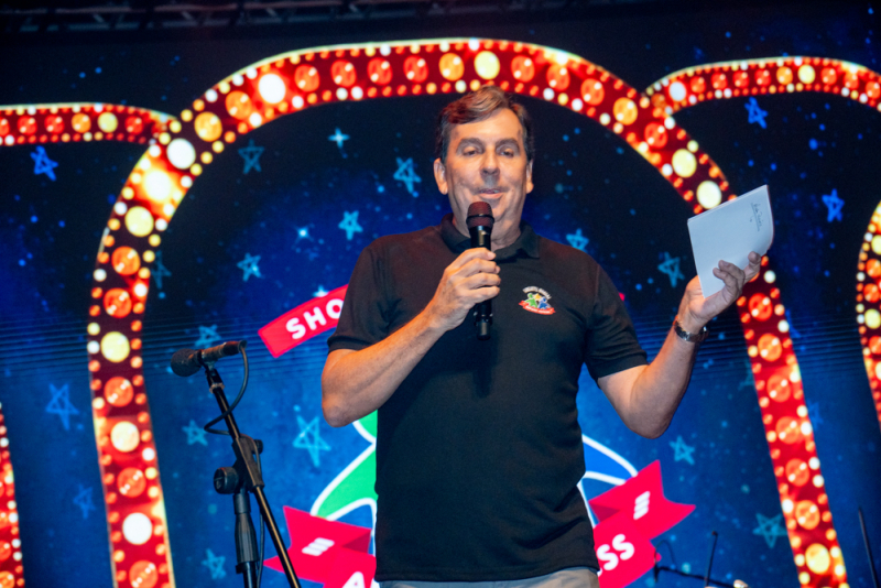 Noite Solidária - Projeto Amigos Express emociona com shows de grandes artistas no Teatro RioMar Fortaleza