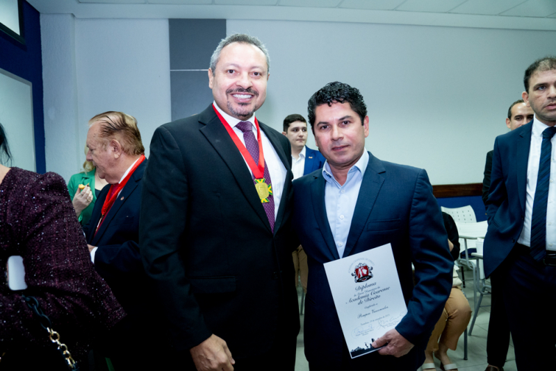 MEMBROS HONORÁRIOS - Desembargador Antônio Parente, Pompeu Vasconcelos e Paulo Henrique Portela tomam posse na Academia Cearense de Direito