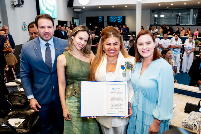 Honraria - Maria Sooder é homenageada pelo Legislativo Municipal com a Medalha Dom Helder Câmara
