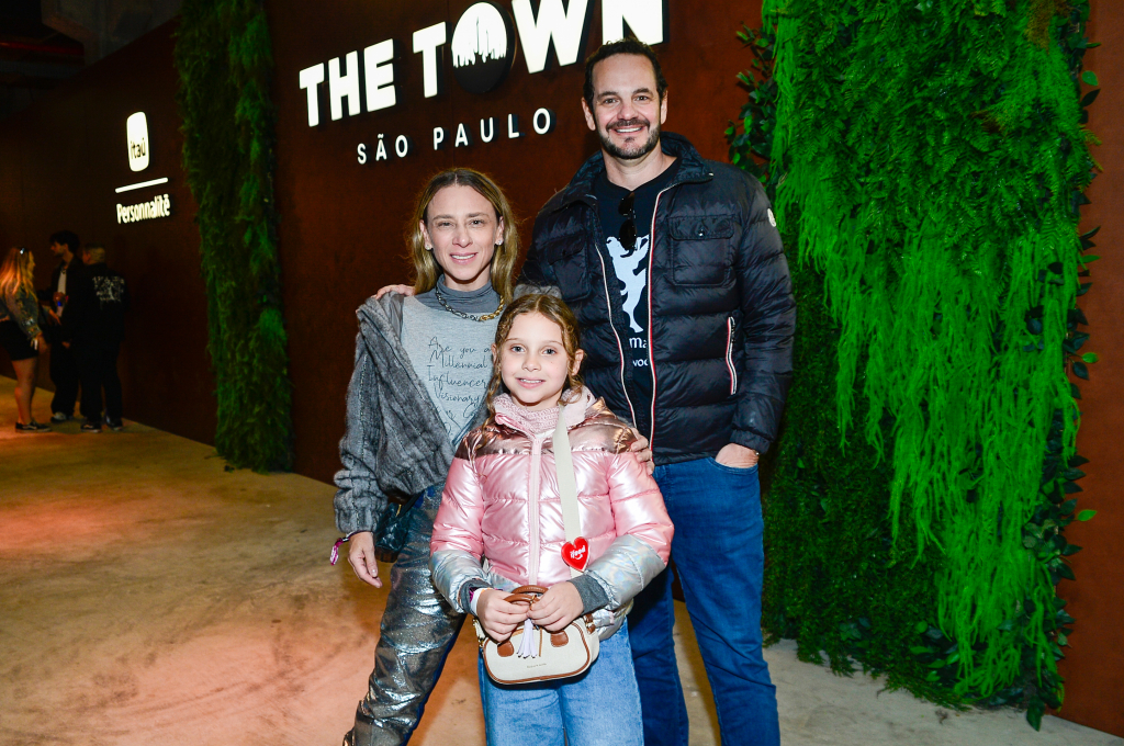 Lethicia Bronstein E Família