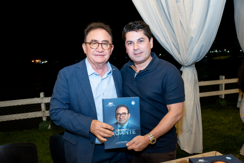 89 anos da ABIH - Livro em homenagem a Manoel Linhares é lançado em noite de dupla comemoração no Iate Clube de Fortaleza