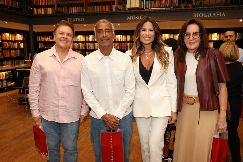 Estreia literária - Christiane Monnerat lança livro em noite concorrida na Livraria da Travessa, no Rio de Janeiro
