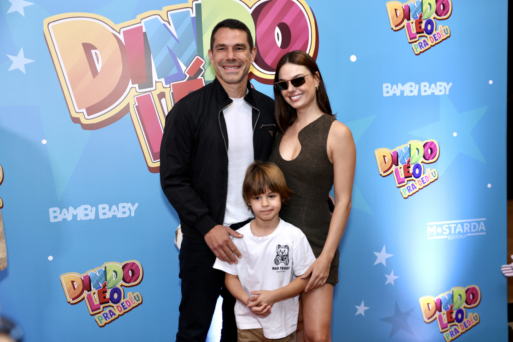 Marcus Buaiz , Isis Valverde E O Filho Rael