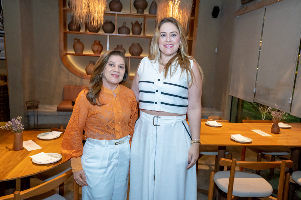 Maria Do Carmo E Jerilly Jóia