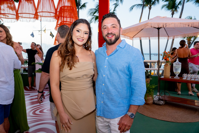 Sunset festivo - Natália Mesquita brinda à nova idade em clima de samba e axé no Iate Clube de Fortaleza
