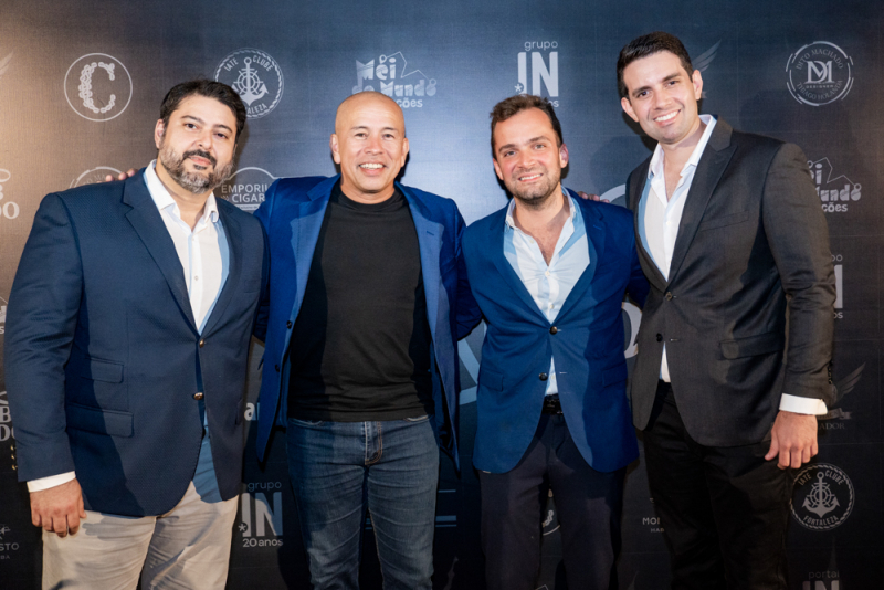 Noite exclusiva - Charutaria El Club Privado festeja cinco anos com pocket show de Edmilson Filho no Iate Clube de Fortaleza