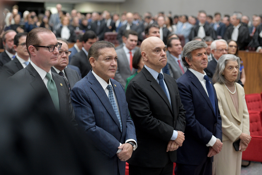 Ministros Cristiano Zanin, Nunes Marques, Alexandre De Moraes, Luis Fux E Carmen Lúcia