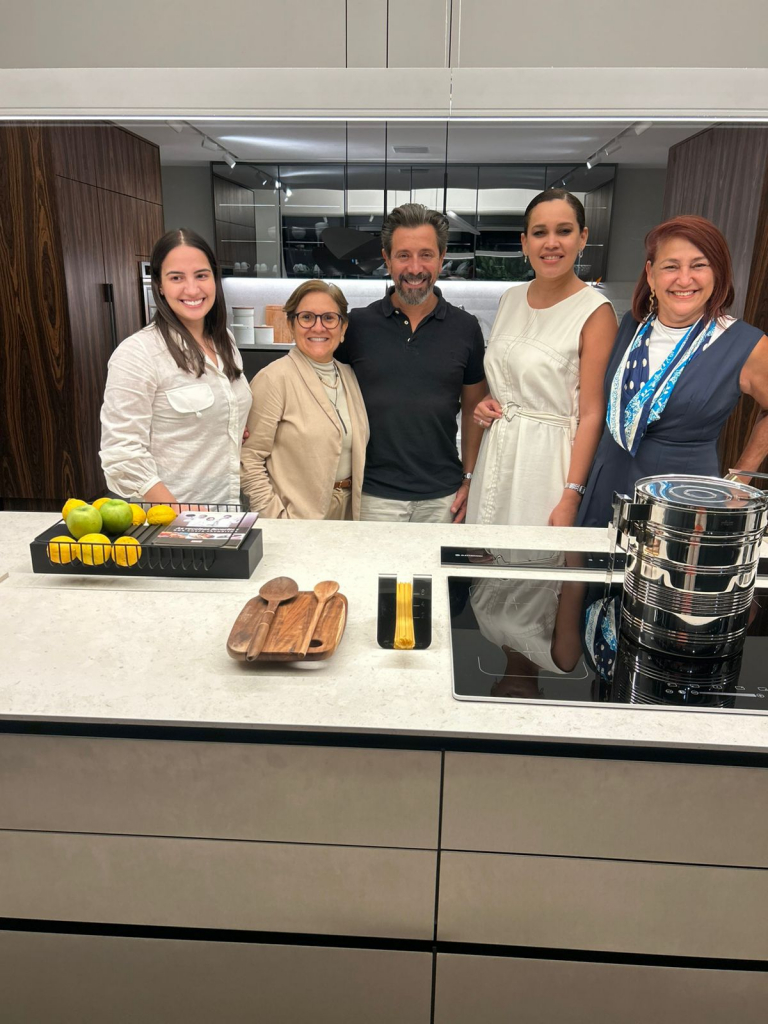 Mirella Gomes, Telma Lobato, Carlos Otávio, Glaucia Canali E Fernanda Melo