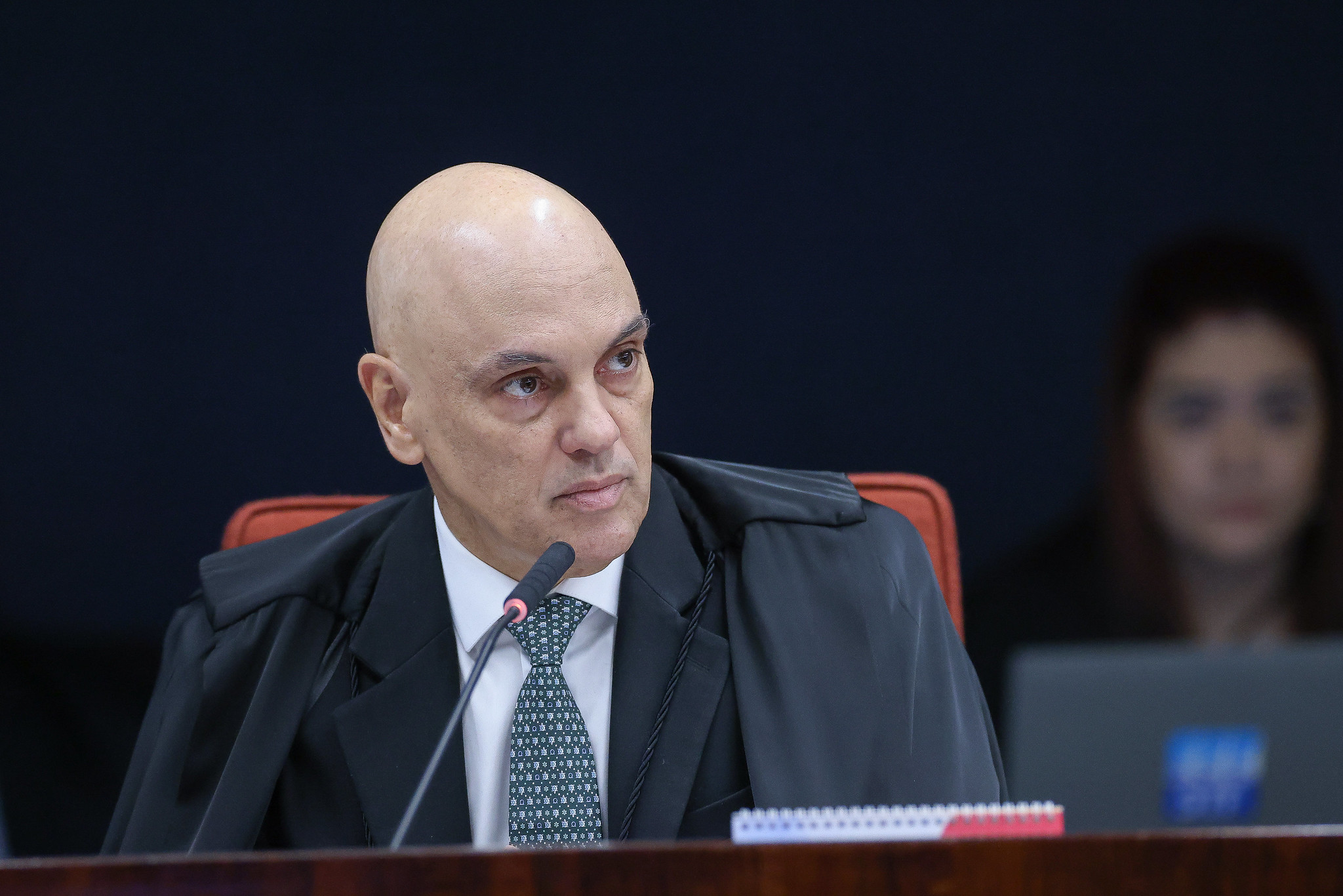 Moraes abre julgamento de Bolsonaro e promete imparcialidade do STF
