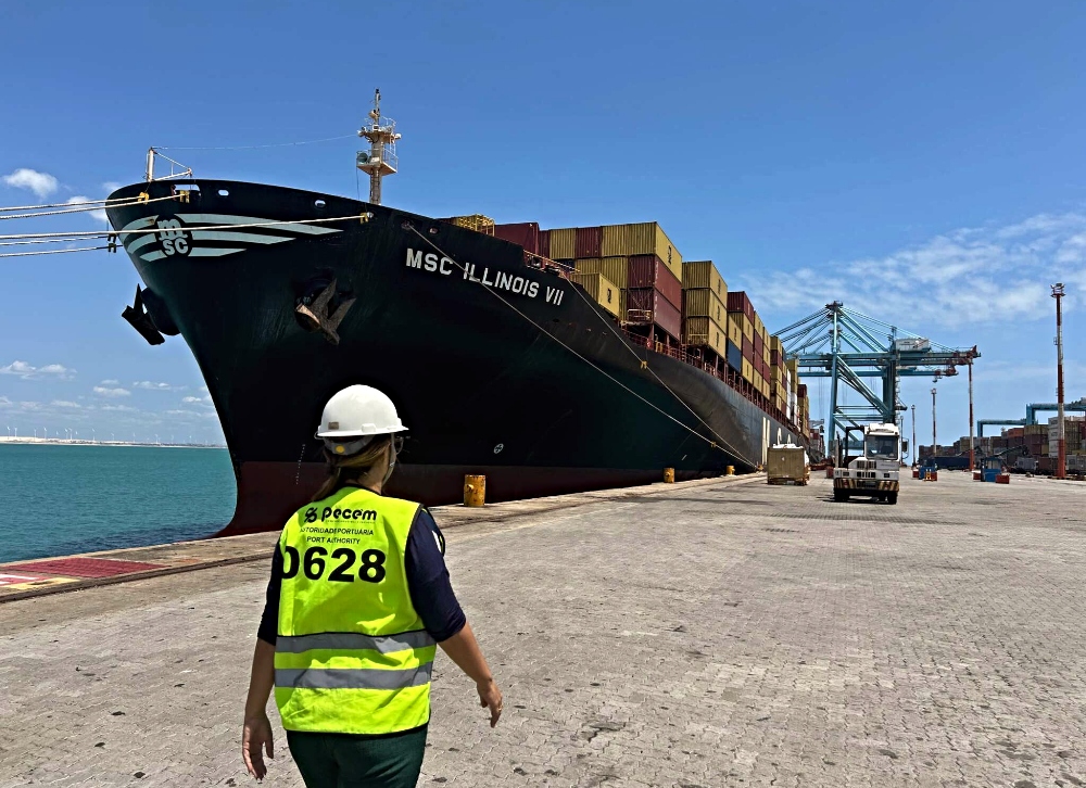 Porto do Pecém registra alta de 37% na movimentação de contêineres até agosto