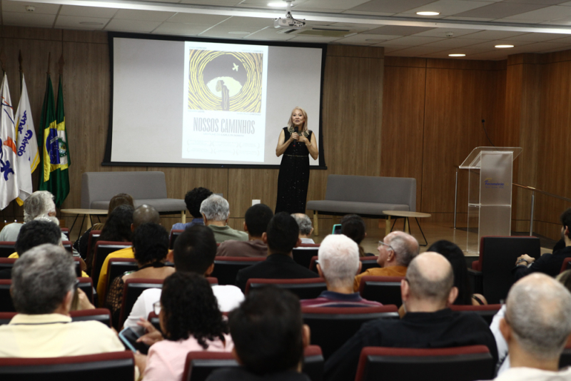 Noite de cinema - Cineasta Carla Di Bonito reúne convidados para encontro cultural em torno do filme “Nossos Caminhos”